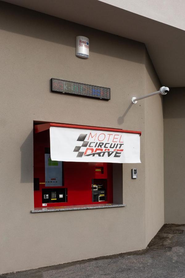 Motel Circuit Drive Cingia De' Botti エクステリア 写真
