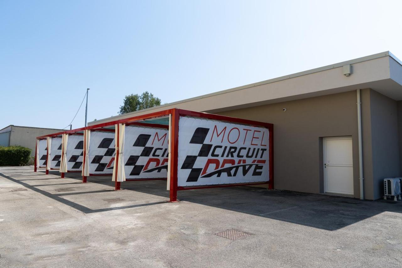 Motel Circuit Drive Cingia De' Botti エクステリア 写真